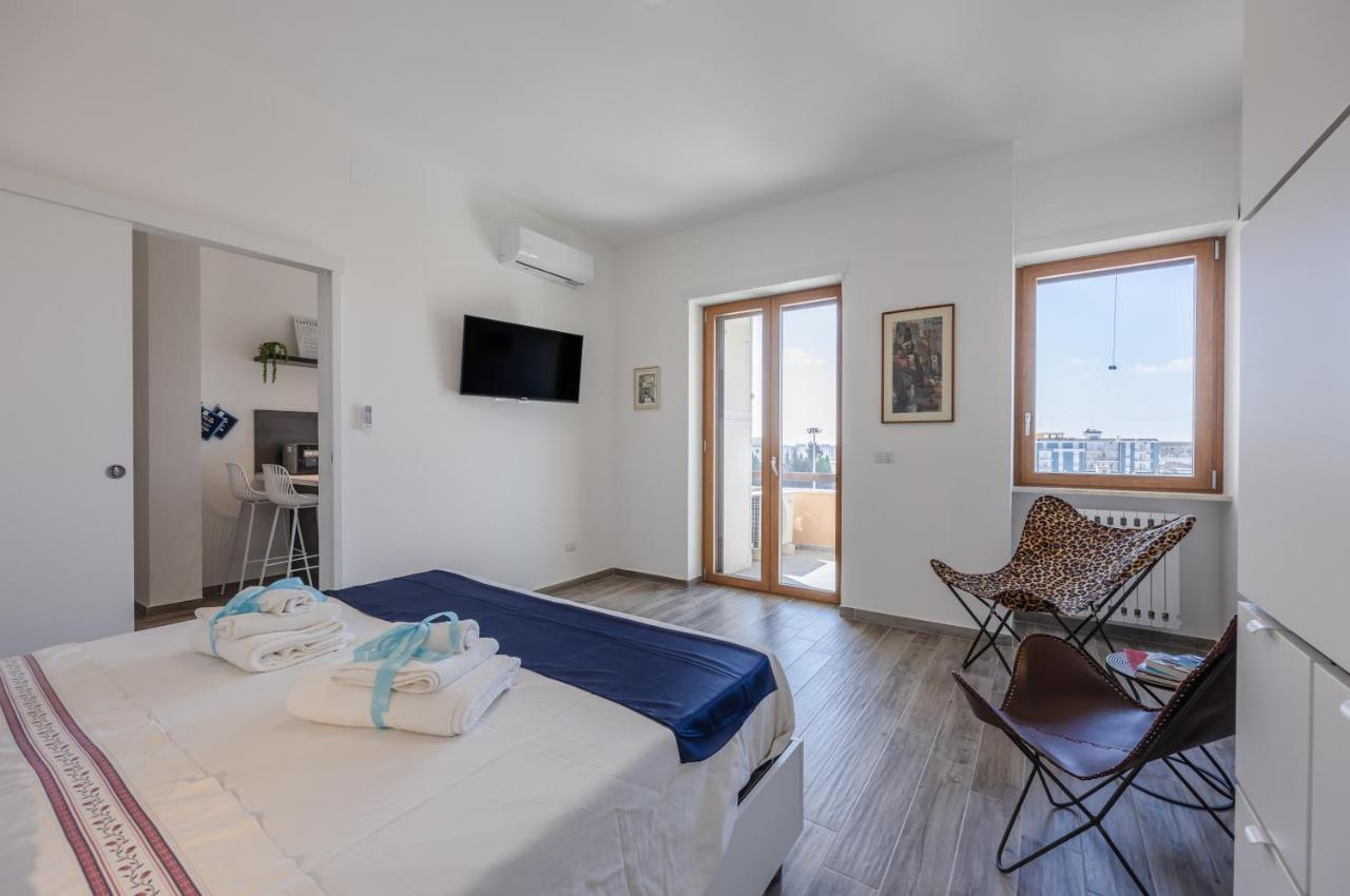 Licia & Tonino Apartments Near The Station Lecce Exterior foto