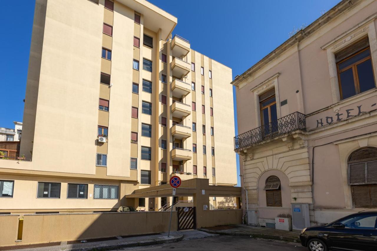 Licia & Tonino Apartments Near The Station Lecce Exterior foto